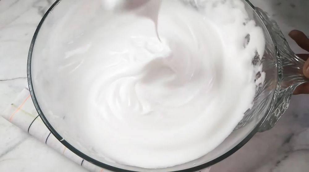 Trik mengaduk putih telur tanpa mixer agar kaku dan mengembang