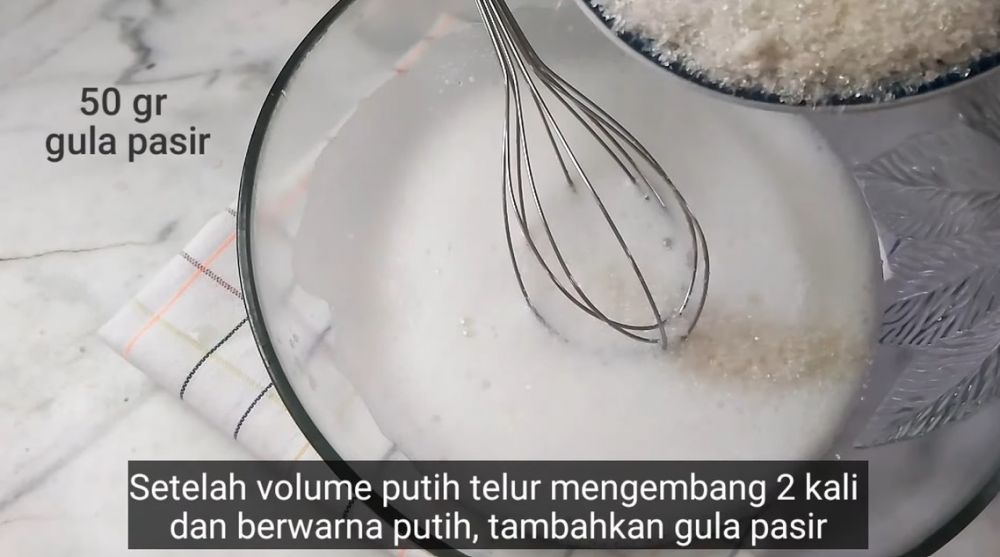 Trik mengaduk putih telur tanpa mixer agar kaku dan mengembang
