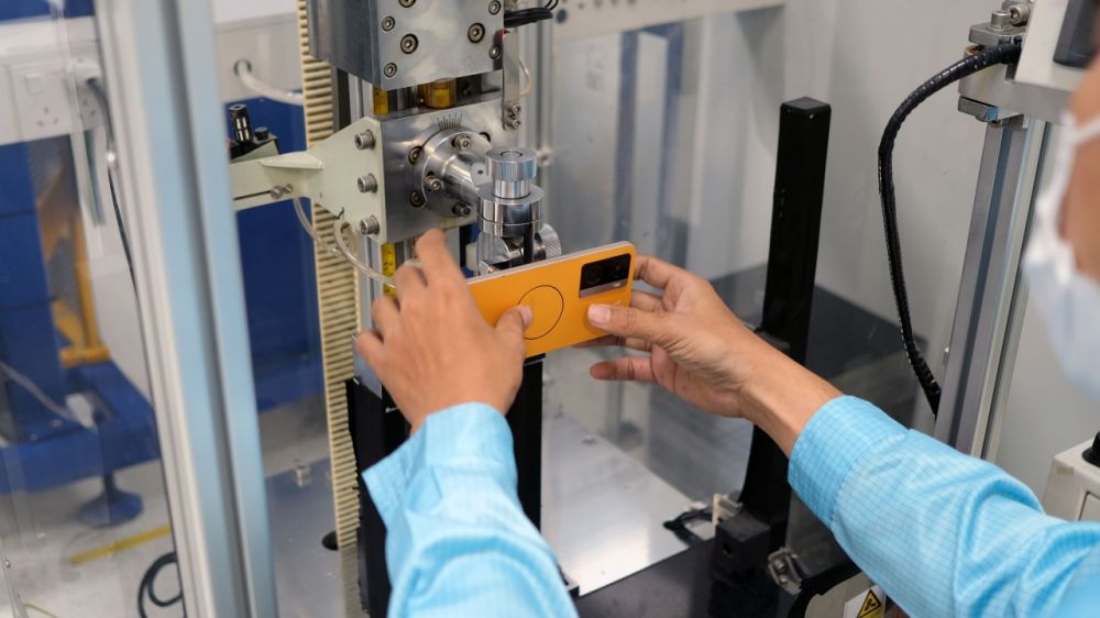 Proses Pembuatan Oppo A77s © 2022 brilio.net Proses Pembuatan Oppo A77s © 2022 brilio.net