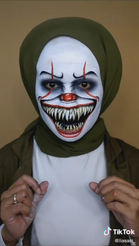 Transformasi makeup badut Pennywise © TikTok/@liasasi_