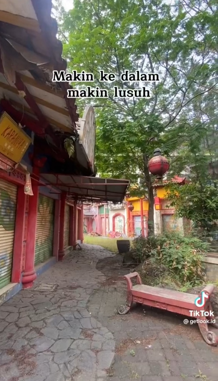 7 Potret terkini wisata Kampung China Cibubur, banyak bangunan rusak