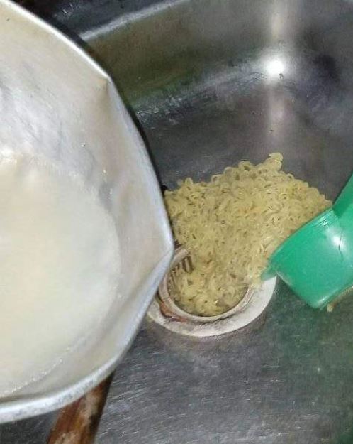 Momen apes makanan jatuh © 2022 berbagai sumber Momen apes makanan jatuh © 2022 berbagai sumber