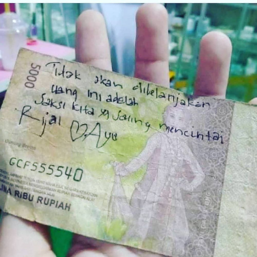 coretan lucu di uang kertas © berbagai sumber