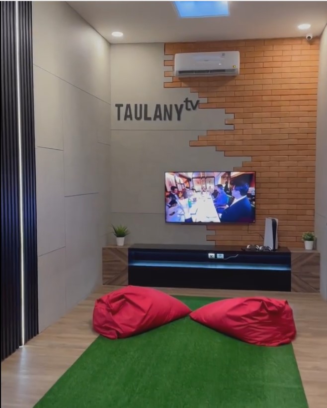   10 Transformasi kantor baru Andre Taulany, nyaman dan modern