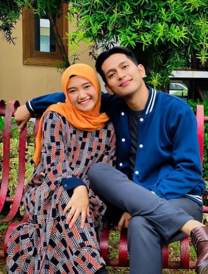 asmara penyanyi ini berujung pelaminan  © Instagram