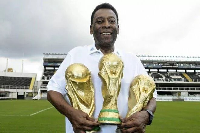 Kisah Pele, legenda sepak bola Brasil yang juara Piala Dunia 3 kali