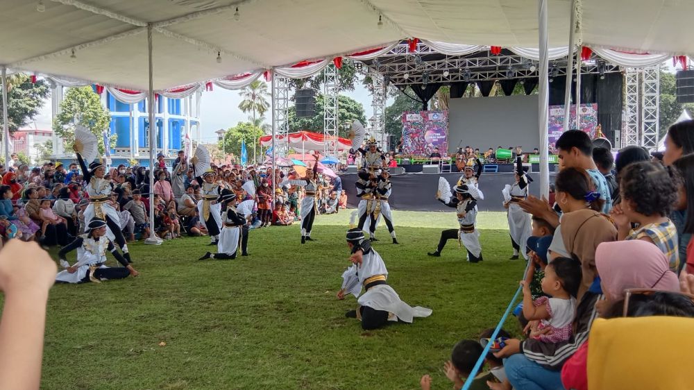 Kuntulan, tarian kamuflase prajurit Diponegoro khas Kota Magelang berbagai sumber Kuntulan, tarian kamuflase prajurit Diponegoro khas Kota Magelang berbagai sumber