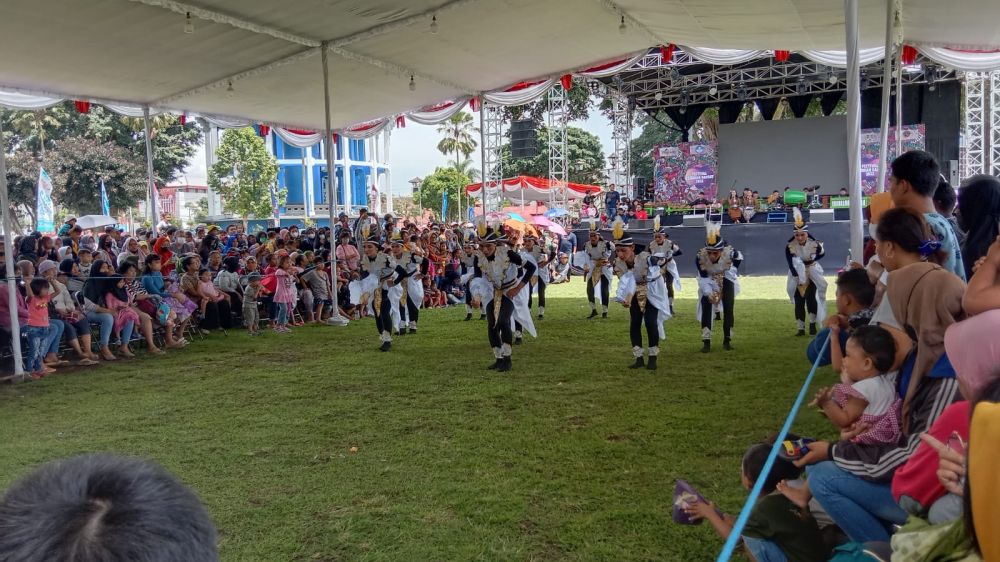 Kuntulan, tarian kamuflase prajurit Diponegoro khas Kota Magelang berbagai sumber Kuntulan, tarian kamuflase prajurit Diponegoro khas Kota Magelang berbagai sumber