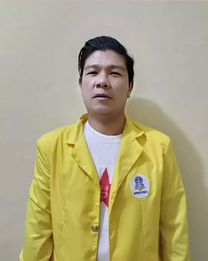 Seleb kuliah S1 di usia tak muda © berbagai sumber