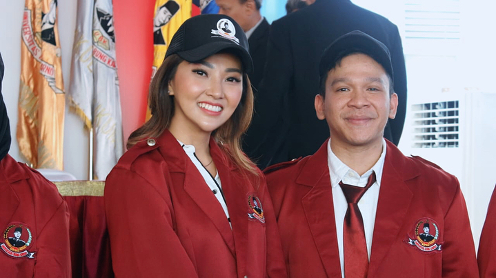 Seleb kuliah S1 di usia tak muda © berbagai sumber