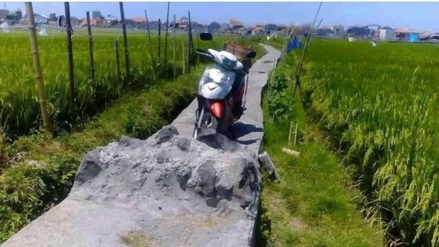 salah taruh benda di sawah kocak © berbagai sumber