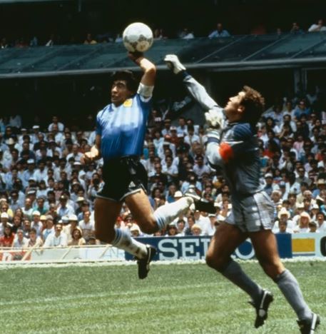 Momen kontroversial sepanjang sejarah Piala Dunia, Suarez gigit lawan