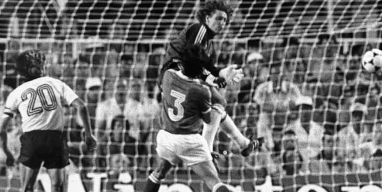 Momen kontroversial sepanjang sejarah Piala Dunia, Suarez gigit lawan