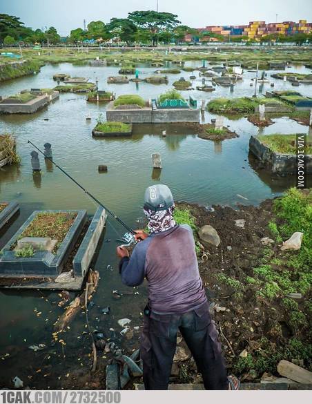 mancing tapi di sembarang tempat © berbagai sumber