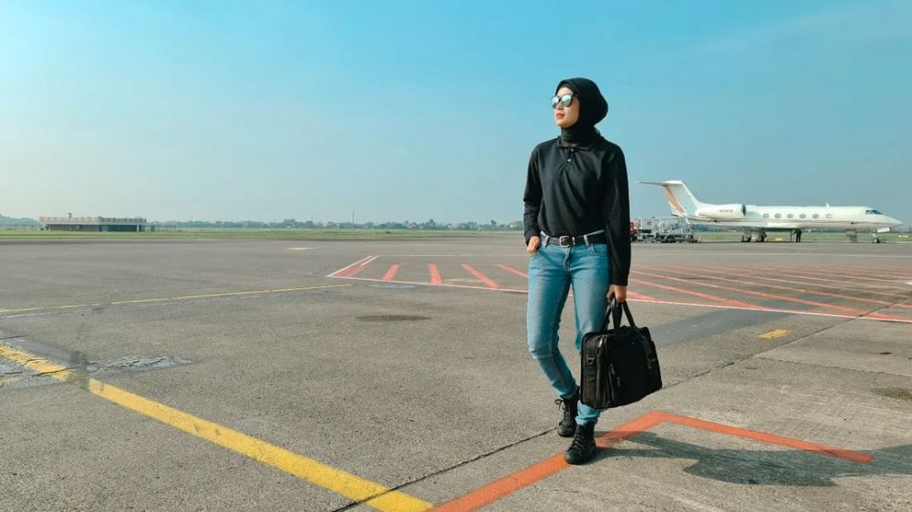 Jebolan Indonesian Idol kini jadi pilot, intip 11 potretnya