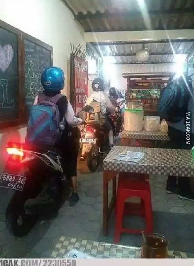 Jualan di tempat nggak biasa Berbagai sumber