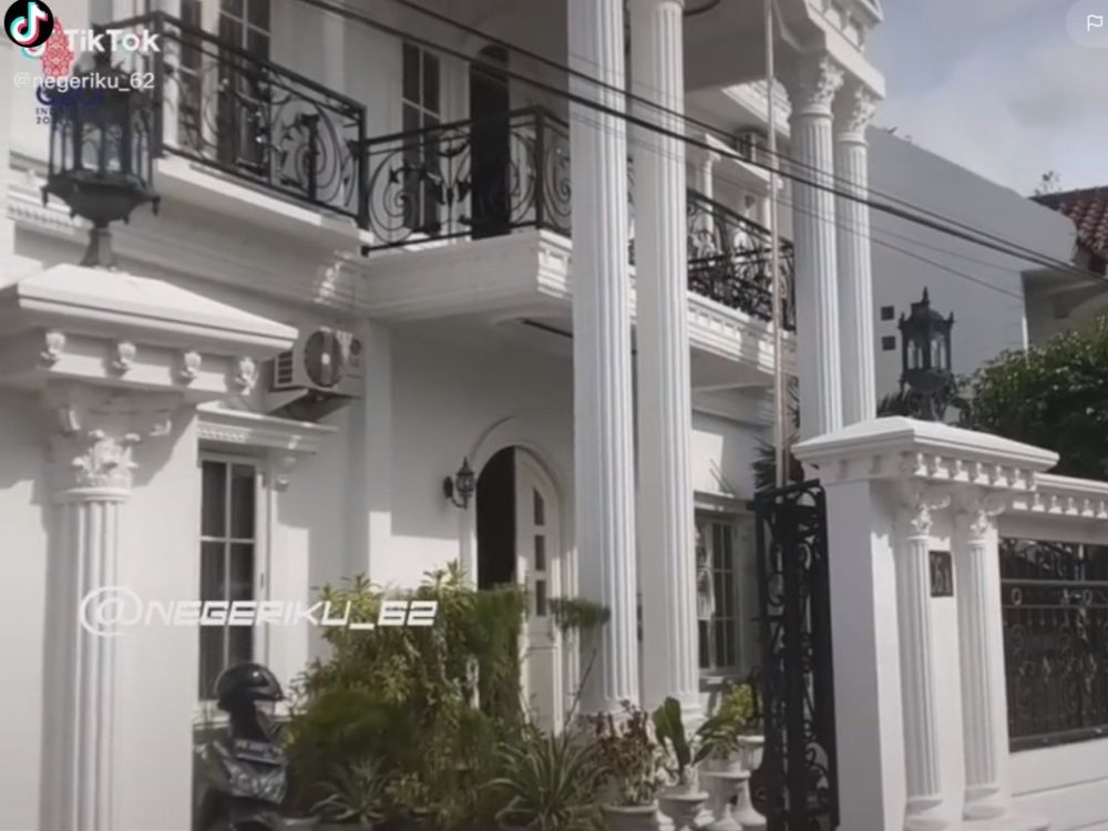 rumah Erina Gudono © berbagai sumber