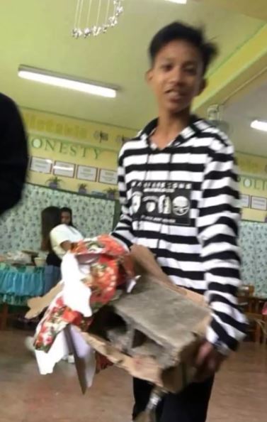 cowok ngasih kejutan malah ada aja hadiahnya © berbagai sumber