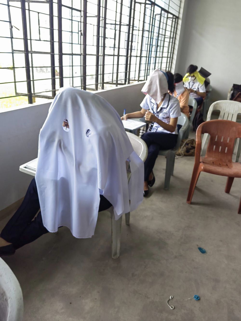 Mahasiswa pakai topi Mahasiswa pakai topi