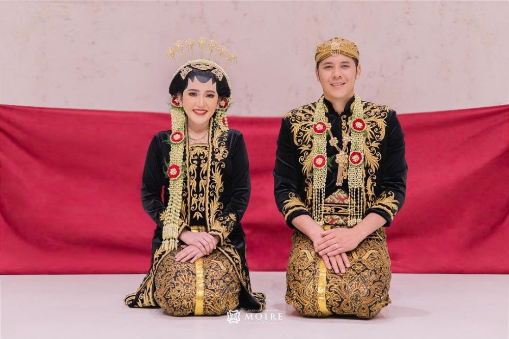 pedangdut menikah dengan adat Jawa terbaru Yeni Inka © berbagai sumber pedangdut menikah dengan adat Jawa terbaru Yeni Inka © berbagai sumber