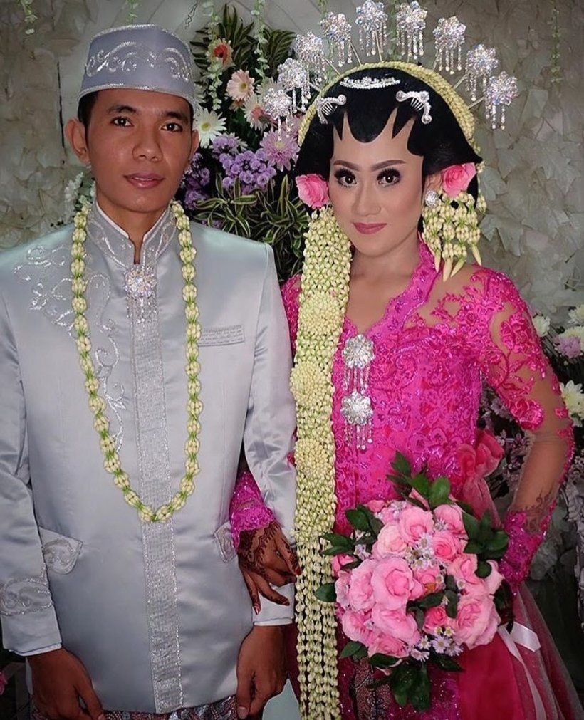 pedangdut menikah dengan adat Jawa terbaru Yeni Inka © berbagai sumber pedangdut menikah dengan adat Jawa terbaru Yeni Inka © berbagai sumber