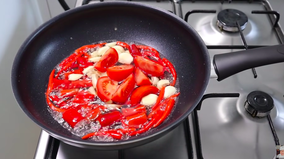 5 Trik bikin sambal bajak super pedas, tahan hingga 2 bulan