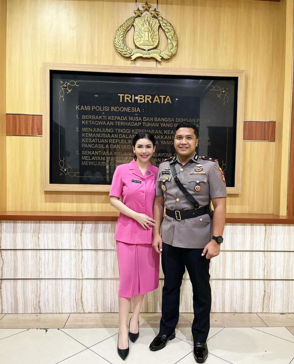 Seleb jatuh ke pelukan polisi © 2022 berbagai sumber