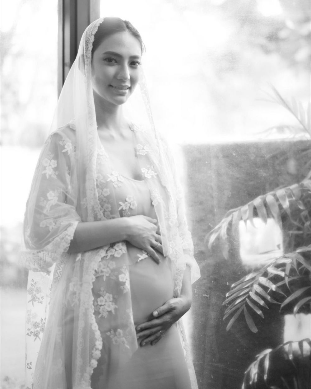 Pesona Nadia Saphira pamer baby bump berbagai sumber