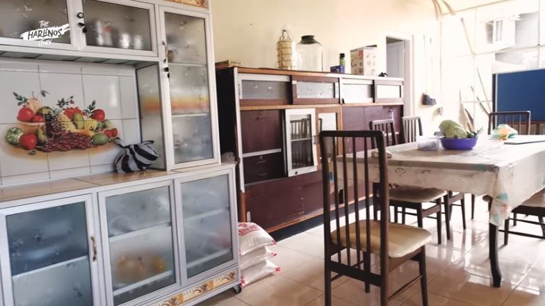 Potret rumah Dude Harlino © 2022 You Tube 