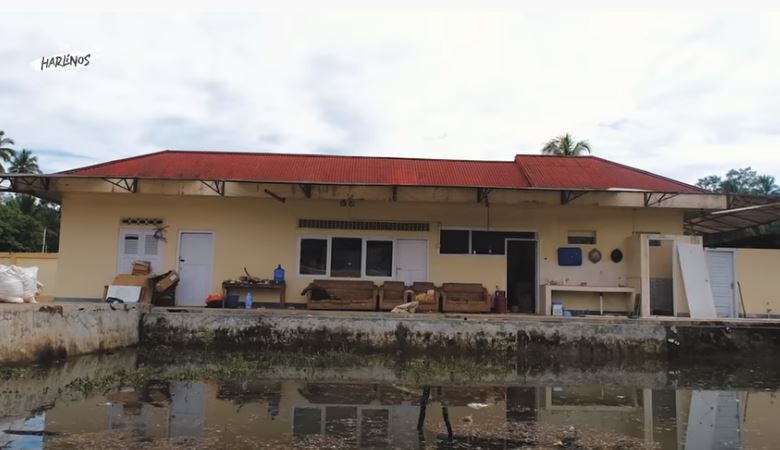 Potret rumah Dude Harlino © 2022 You Tube 