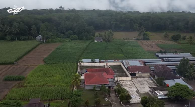 11 Potret rumah Dude Harlino di Sumatera, ada tempat penggilingan padi