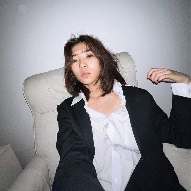 Potret 11 penyanyi tanpa makeup, Yura Yunita pede wajah berjerawat berbagai sumber