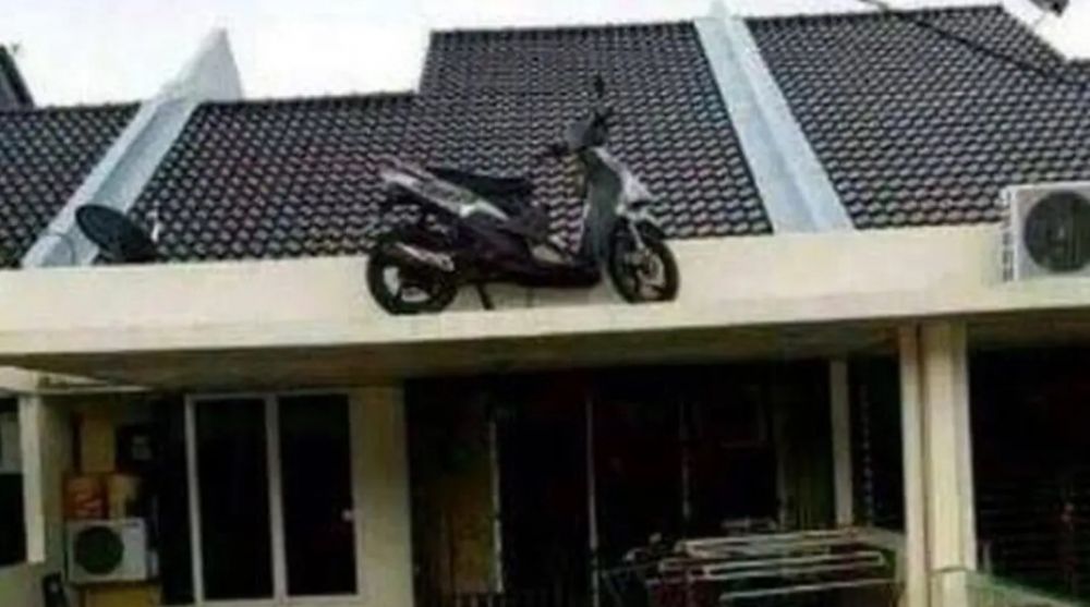 motor parkir di tempat nggak semestinya © berbagai sumber motor parkir di tempat nggak semestinya © berbagai sumber