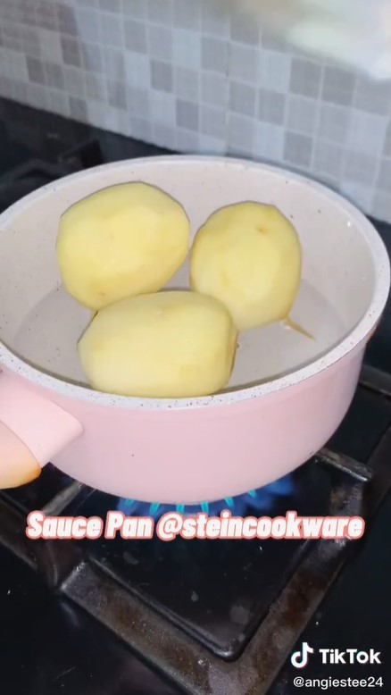 Trik mengukus kentang tanpa panci kukusan, manfaatkan tusuk gigi