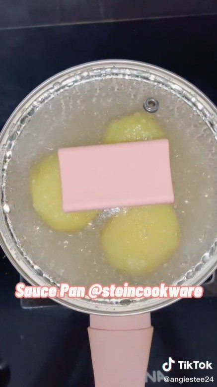 Trik mengukus kentang tanpa panci kukusan, manfaatkan tusuk gigi