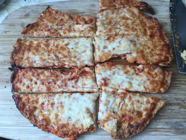 11 Potret pizza dipotong nggak simetris, bikin perfeksionis geregetan