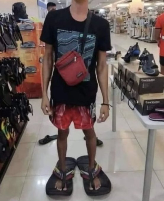 barang nyeleneh di jual di mall © berbagai sumber