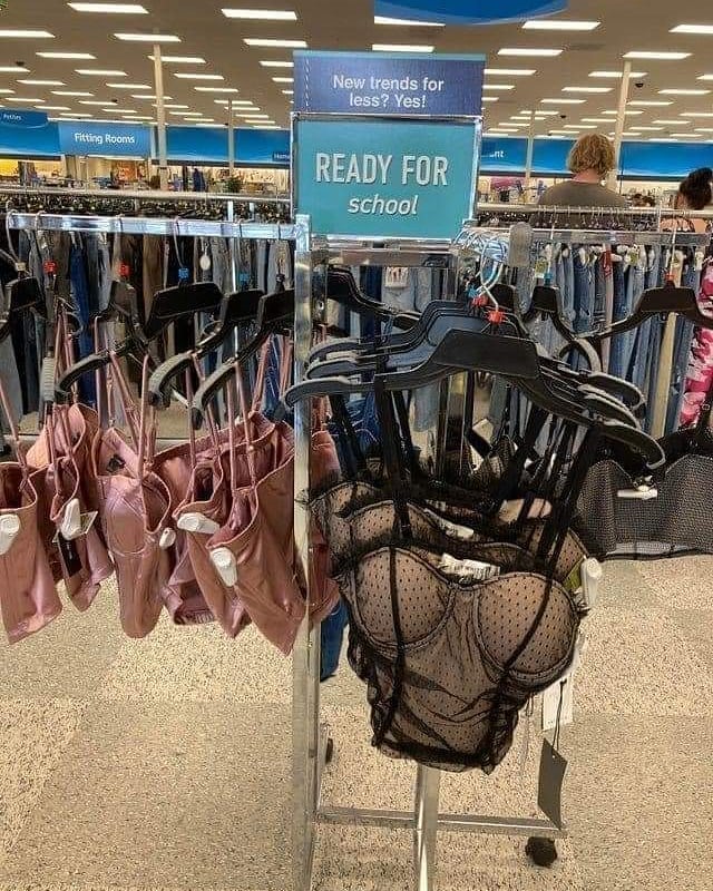 barang nyeleneh di jual di mall © berbagai sumber