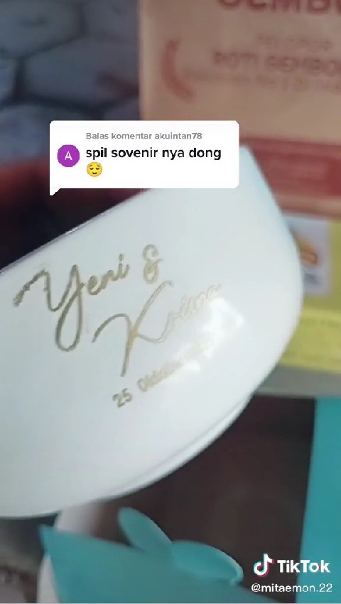 souvenir pernikahan Yeni Inka © berbagai sumber