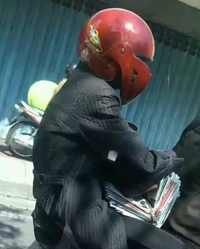 Siasati helm rusak Berbagai sumber