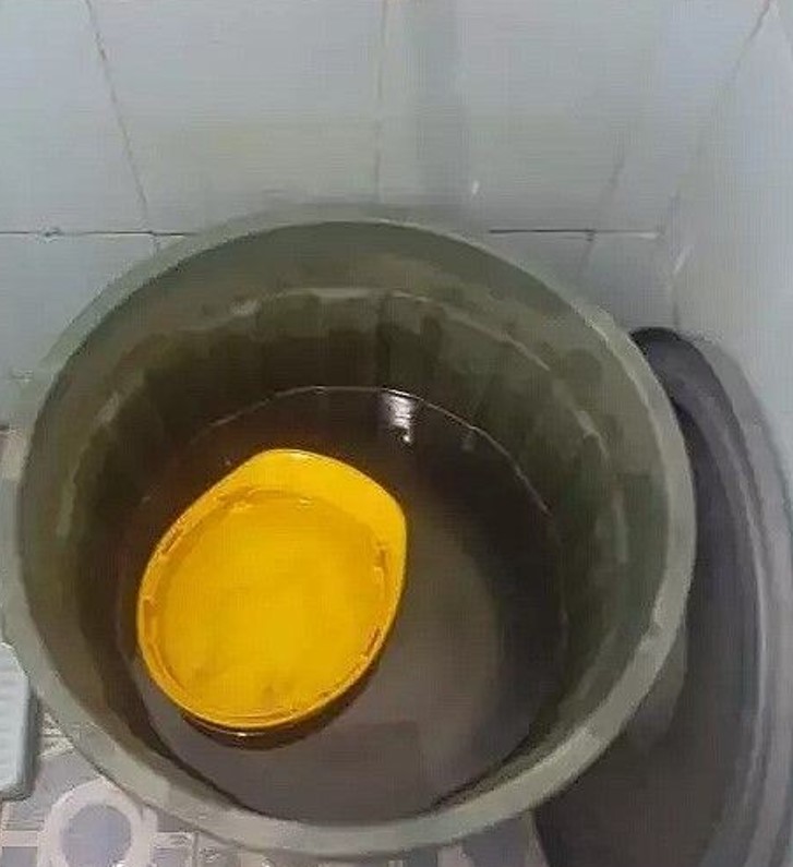 Siasati helm rusak Berbagai sumber