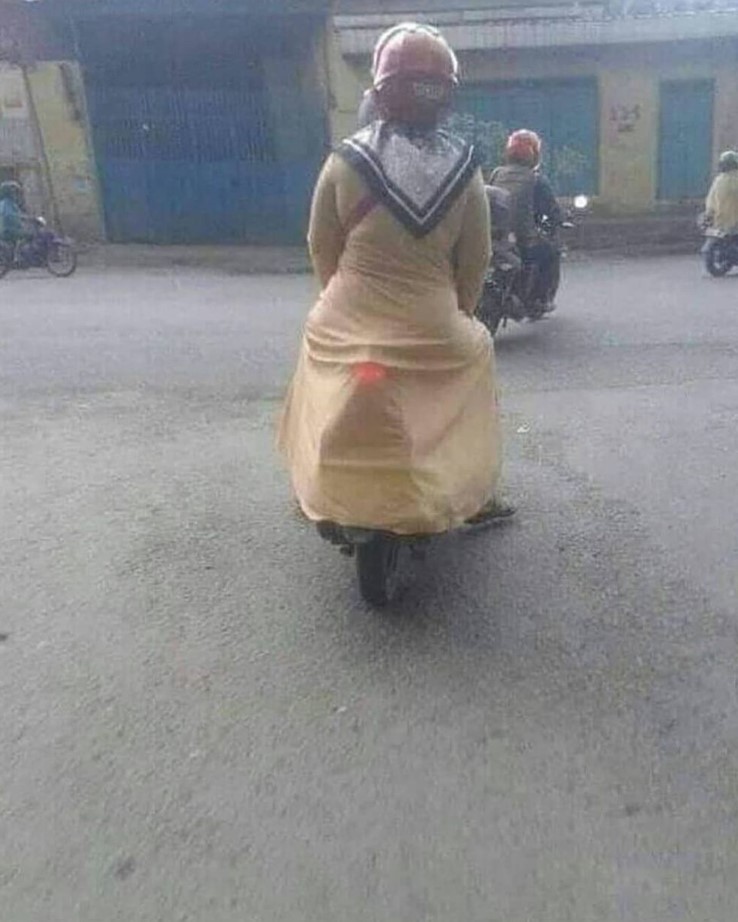 Aksi kocak emak naik sepeda motor Berbagai sumber