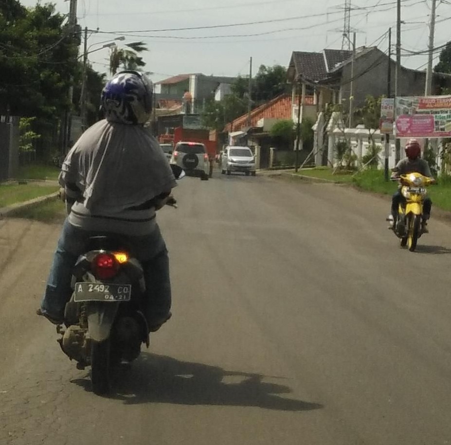 Aksi kocak emak naik sepeda motor Berbagai sumber