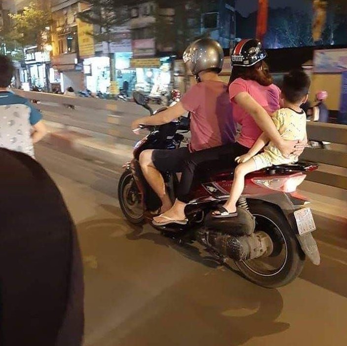 Aksi kocak emak naik sepeda motor Berbagai sumber