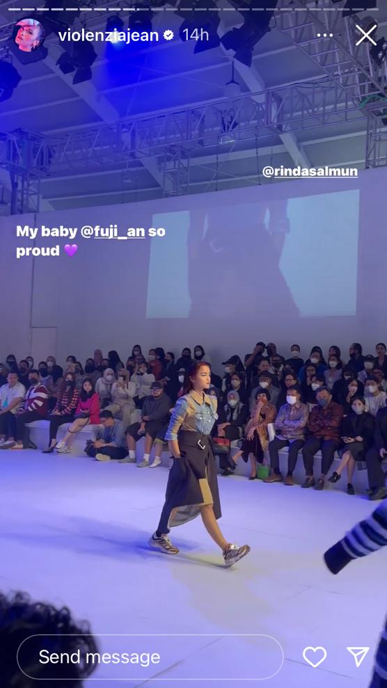 Fuji catwalk di Jakarta Fashion Week 2022 © berbagai sumber