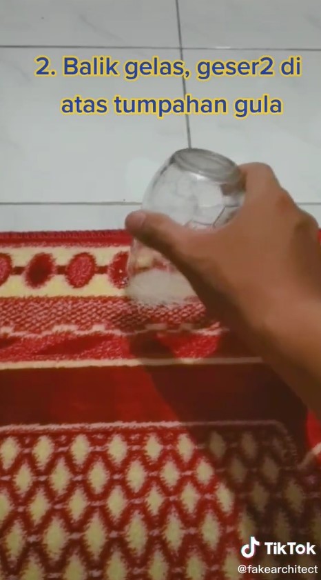 Trik bersihkan tumpahan gula di karpet, tak perlu pakai vacuum cleaner
