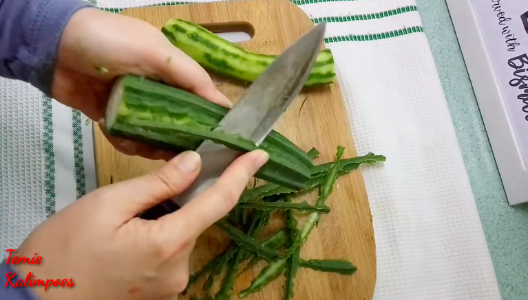 Jangan keliru, ini cara bersihkan dan mengupas oyong agar tidak pahit