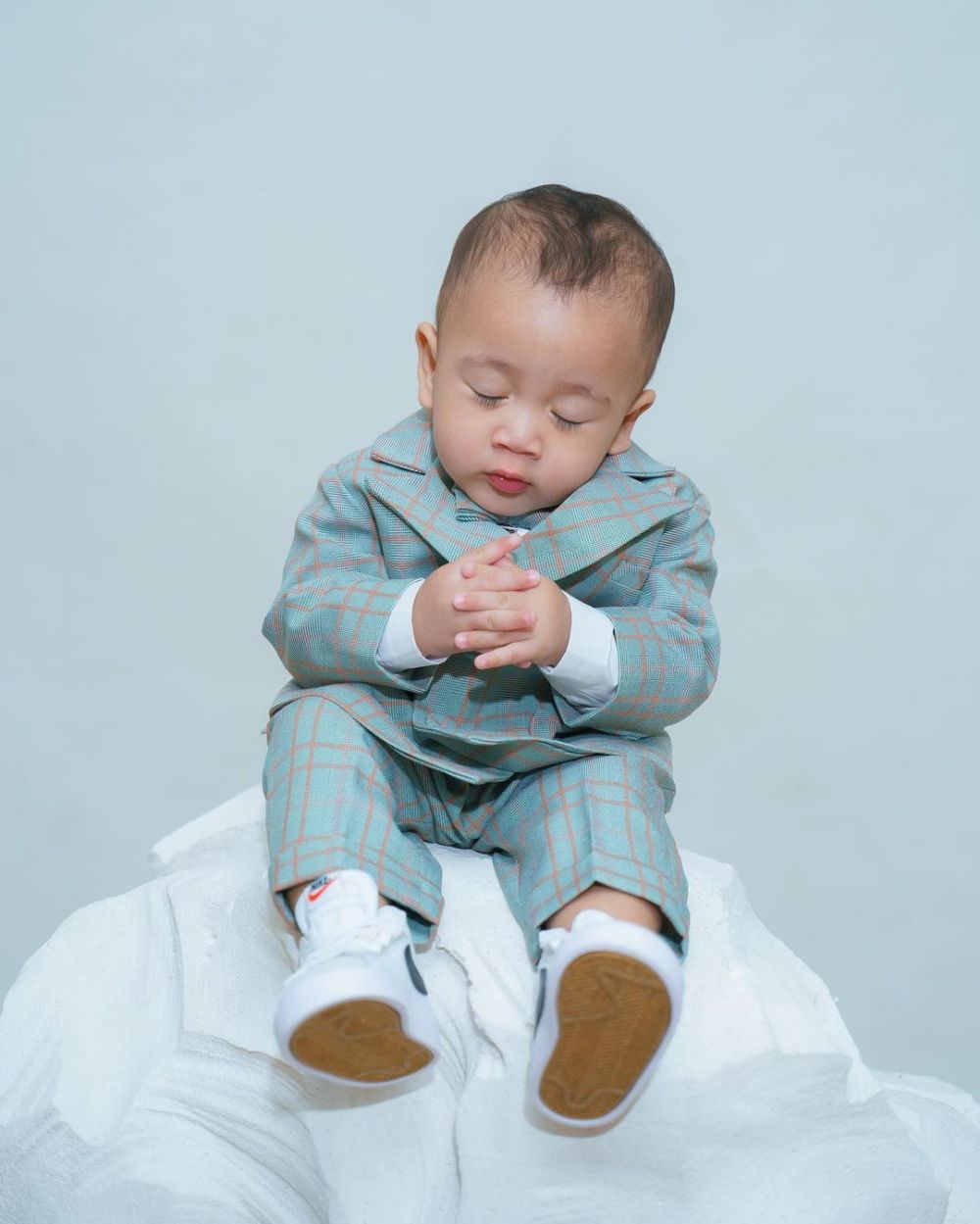 pesona rayyanza pemotretan pakai jas © instagram