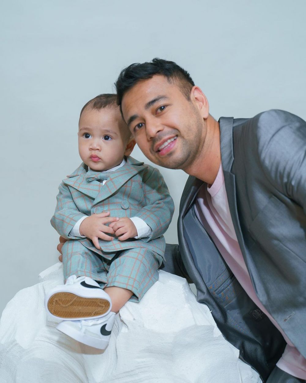 pesona rayyanza pemotretan pakai jas © instagram