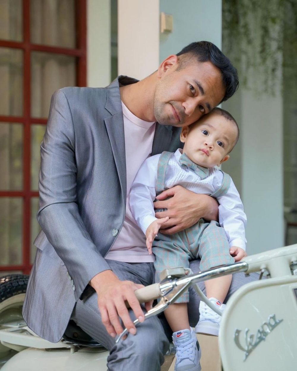 pesona rayyanza pemotretan pakai jas © instagram